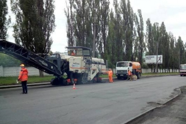 Водії радіють: ремонт проблемної дороги на вулиці Шухевича у Рівному таки розпочали  