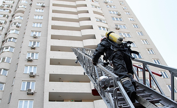 Рівняни вимагають техніку для гасіння пожеж у 11-поверхівках 