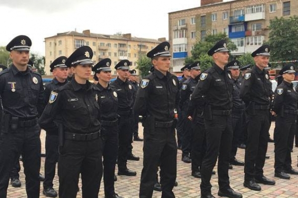 На Поліссі склали присягу 49 нових поліцейських