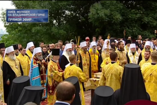 У хресних ходах у столиці беруть участь священнослужителі й прочани з Рівненщини