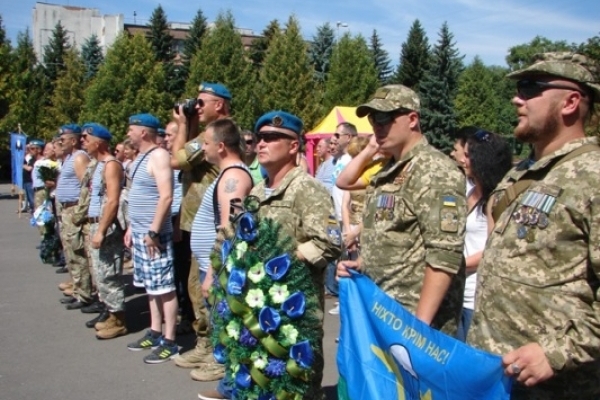 У Рівному відзначили 25-річчя високомобільних десантних військ України