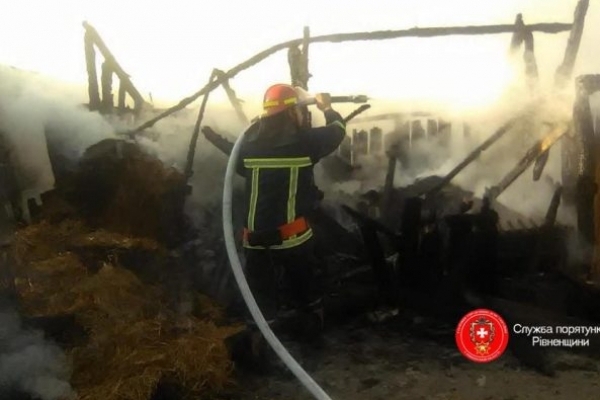 У селі Довговоля Володимирецького району на Рівненщині будівля згоріла дотла