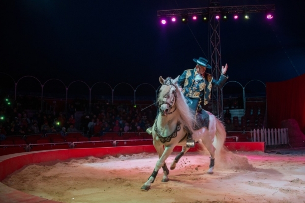 «Ангели Цирку» у Рівному: «Кобзов» здивує містян новим шоу (Фото)