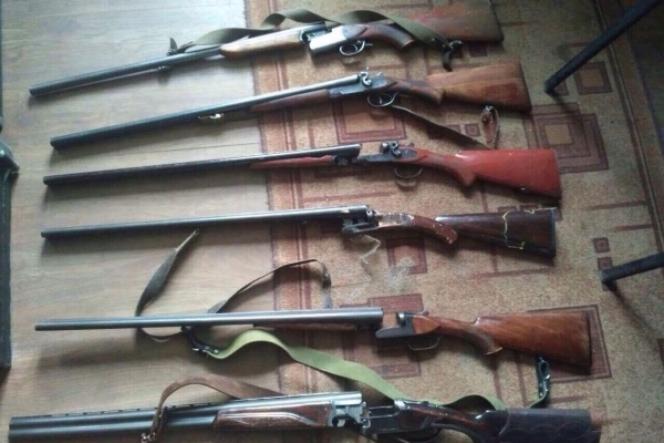 На Рівненщині масово здають зброю (Фото)