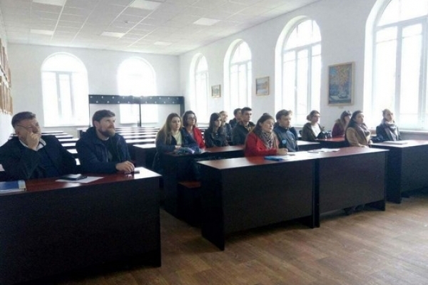 Студентам в Острозькій академії влаштували проповіді про антирелігійність святкування Гелловіну