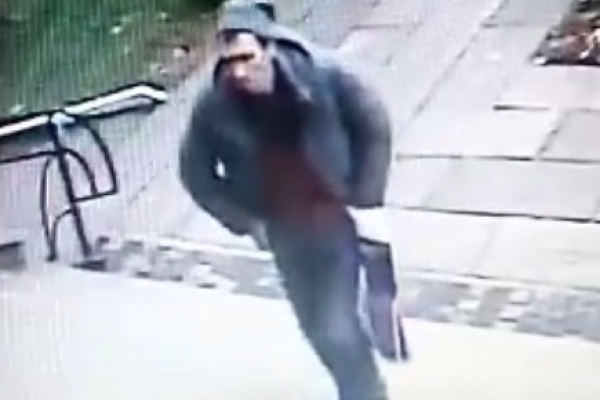 З'явилося відео підозрюваного, який обікрав Дубнівську міськраду (Відео)