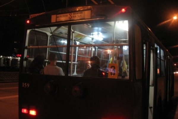 Тролейбус №3 повертається на нічні рейси