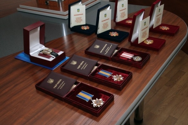Рівненський рятувальник отримав високу нагороду за порятунок життя (Фото)