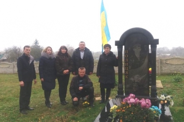 На Дубенщині та Млинівщині на могилах трьох загиблих героїв АТО з’явились прапори