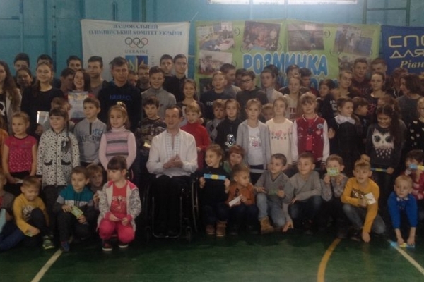 Чемпіон світу зі спортивних танців провів «Розминку від чемпіона» в школі на Костопільщині