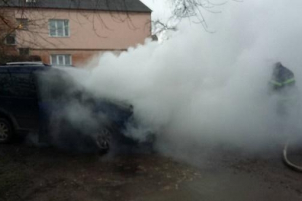 На Рівненщині рятувальники рятували легковий автомобіль