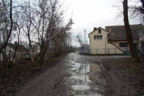 Квасилівське бездоріжжя: люди скаржаться, що ходити вулицями неможливо (Фото)