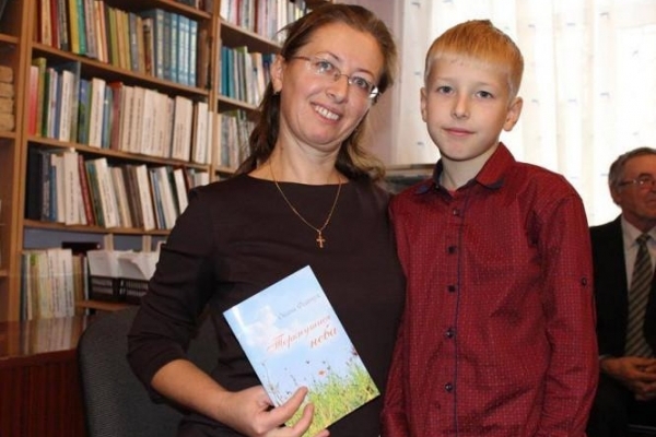 Рівненська вчителька Оксана Філіпчук презентувала книгу «Торкнутися неба»