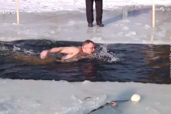 У зимовому плаванні на Басівкутському озері взяв участь дев'ятирічний хлопець (Відео)