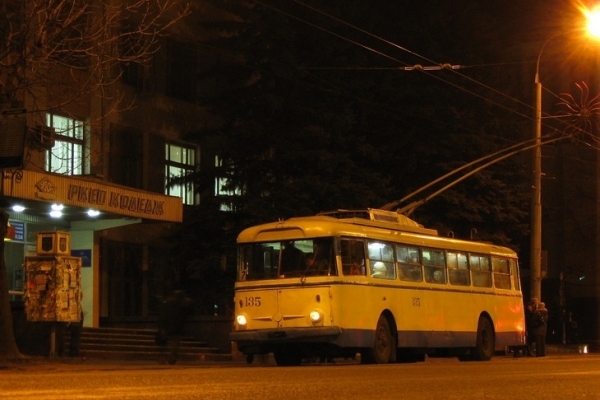 Вулицями Рівного курсуватиме ще один «нічний» тролейбус