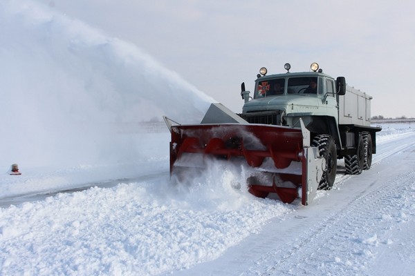 На Рівненщині рятувальники розчищають дороги (Фото)