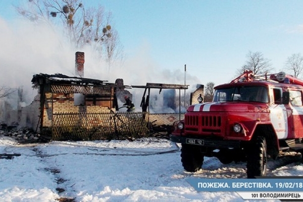 На Рівненщині повністю згорів приватний будинок (Фото)