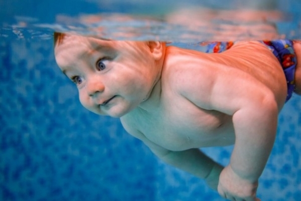 У Рівному  малюки змагалися у плаванні (Відео)