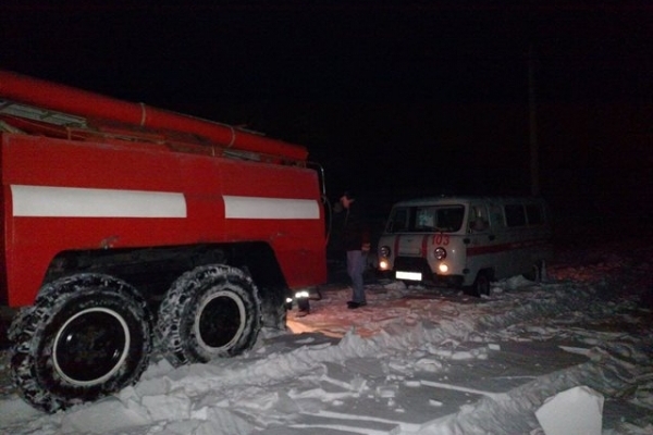 Здолбунівські рятувальники визволяли «швидку» з снігової пастки