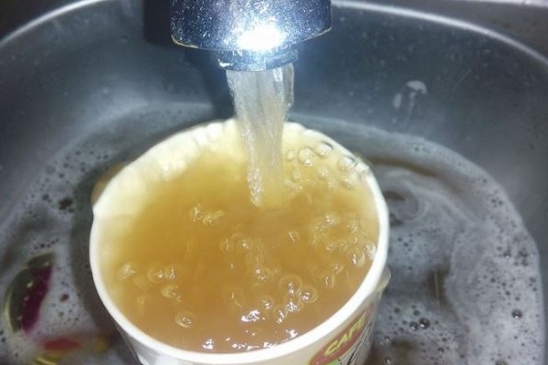 На Рівненщині жителі одного з райцентрів скаржаться на погану якість води