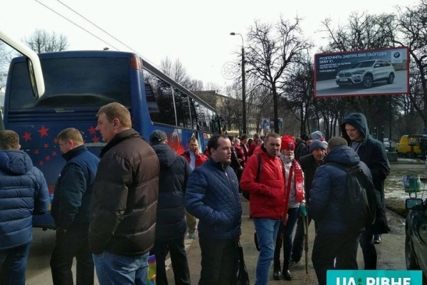 Із Рівного на матч «Динамо» - «Верес» поїхало три автобуса вболівальників