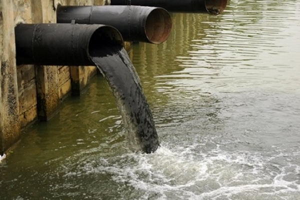 Жителів Рівненщини попереджують про забрудення води 