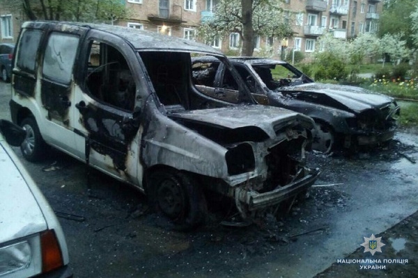 Автівки, які горіли у Здолбунові, підпалили? (Фото)