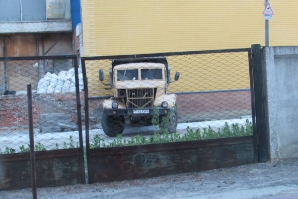 У Вараші підліток сів за кермо вантажівки і врізався у стіну (Фото)