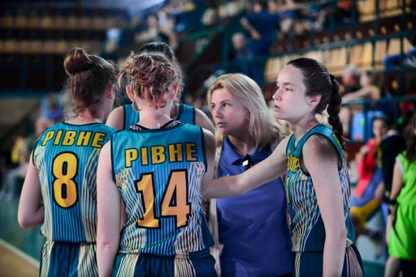 Рівненські баскетболістки здобули срібло та бронзу на всеукраїнських змаганнях