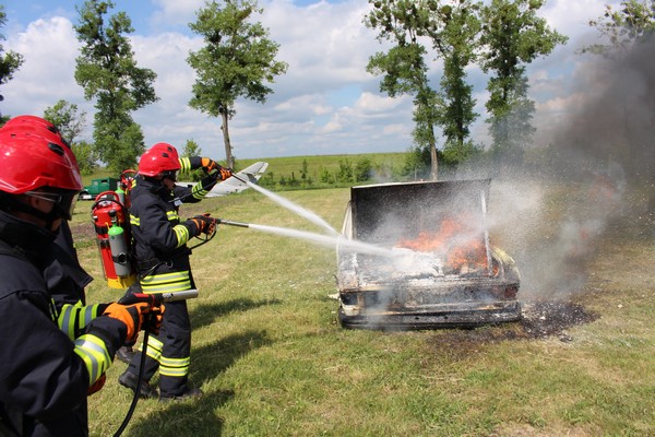 Як на Рівненщині рятувальники надавали домедичну допомогу та гасили автомобілі (Фото)