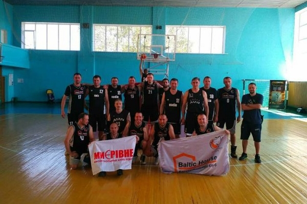 Рівненські баскетболісти - срібні призери Чемпіонату України