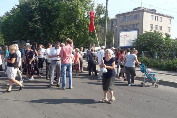 У Костополі громадяни перекривали дорогу (Фото, відео)