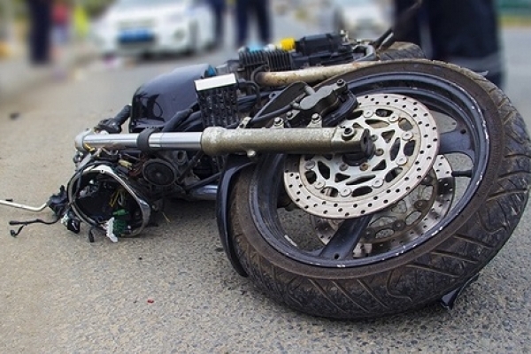 На Рівненщині внаслідок зіткнення мотоцикла та мікроавтобуса постраждали діти
