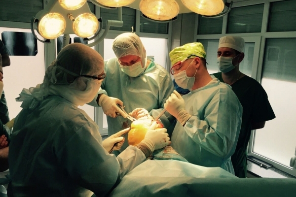Відомий німецький ортопед-травматолог з робочим візитом завітав на Рівненщину (Фото)