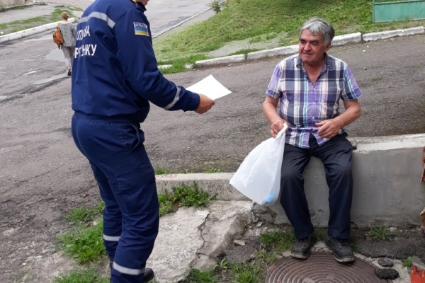 В Острозі рятувальники провели навчання населення правилам пожежної безпеки (Фото)