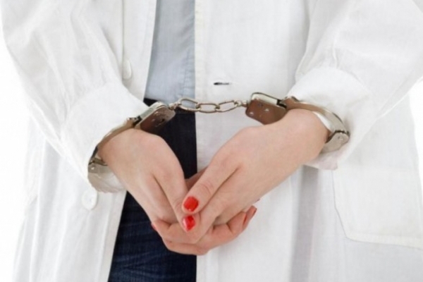 На Рівненщині лікарку-офтальмолога покарали за корупцію та шахрайство