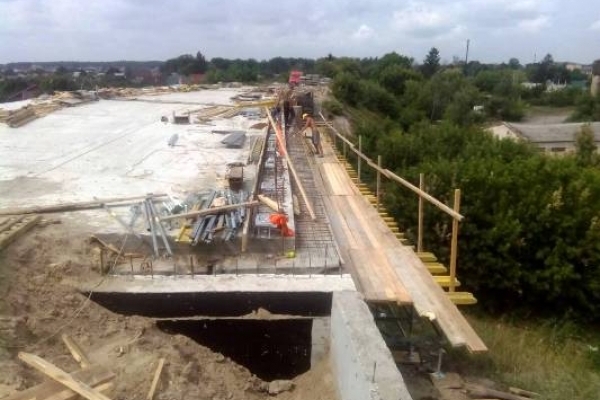 Міст у Сарнах планують відкрити до  Дня Незалежності 