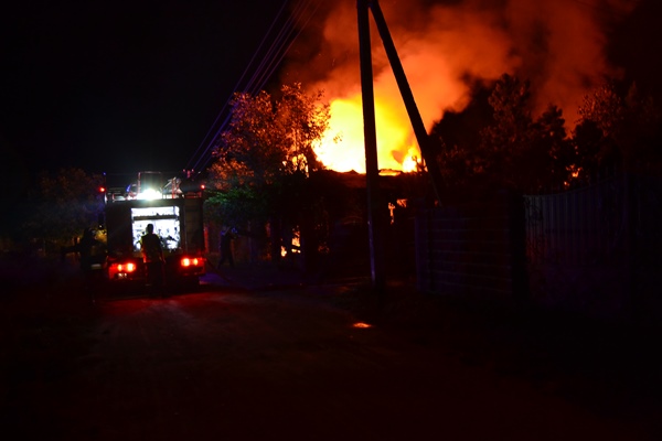 Рівненські рятувальники ліквідували пожежу у дачному кооперативі (Фото, відео)