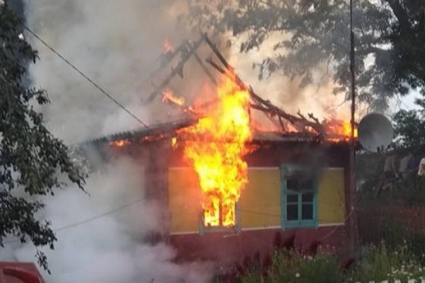 На Рівненщині палав будинок (Фото)
