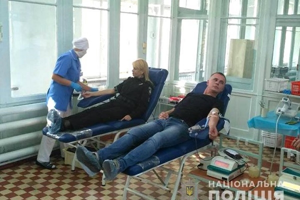 Рівненські поліцейські стали донорами крові (Фото)