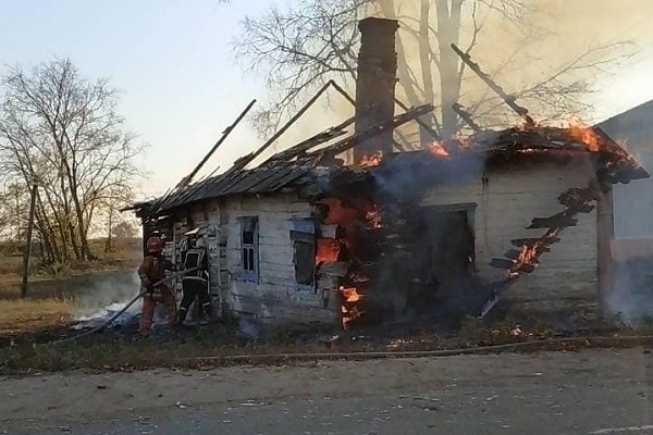 На Сарненщині згорів будинок (Фото)