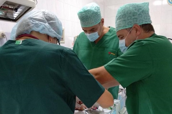 У Рівненській лікарні зробили операцію на серці недоношеній дитині (Фото)