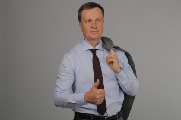 Електронні вибори впевнено виграє Наливайченко