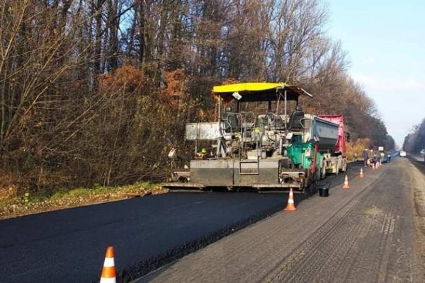 Вісім ділянок доріг державного значення розпочнуть відновлювати на Рівненщині