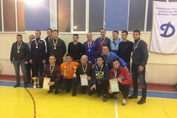 Рятувальники Рівненщини вибороли бронзу на змаганнях з волейболу (Фото)