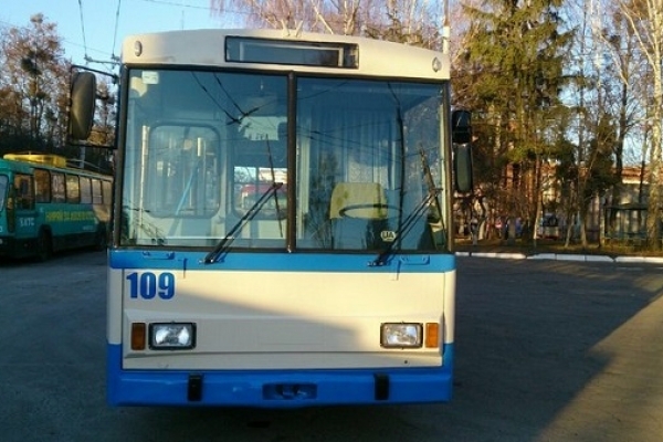 Вулицями Рівного катається новенький тролейбус (фото)