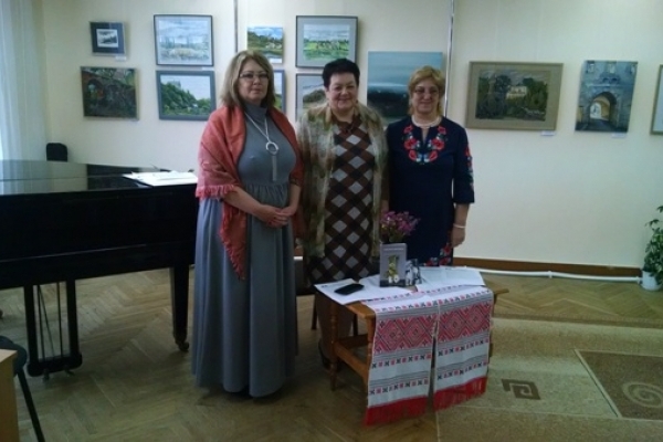 Творчі особистості дарували тепло своїх сердець відвідувачам обласної бібліотеки