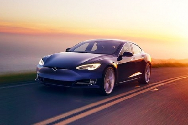На Рівненщині збудують станції Tesla Superchargers для підзарядки електромобілів