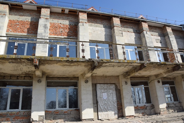 На Рівненщині зі старого будинка культури реконструюють школу