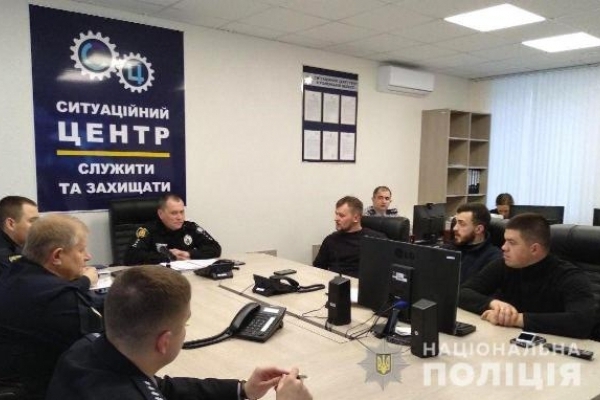 На Рівненщині поліцейські ситуаційного центру здійснюють моніторинг виборчого процесу цілодобово 